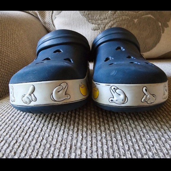 Mickey Mouse Crocs size M6/W8 - Picture 3 of 5